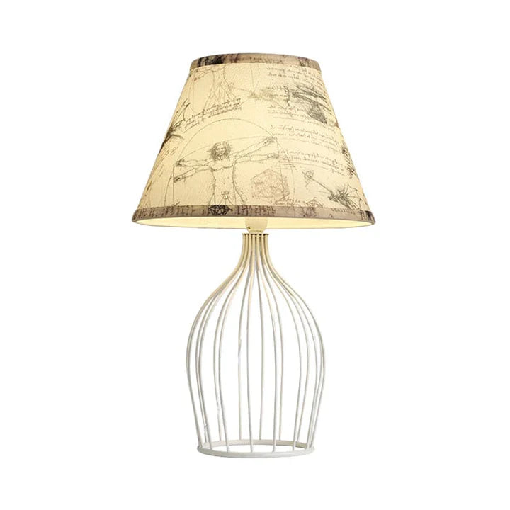 GloLight – traditionele kegelvormige tafellamp met metalen kooivoet
