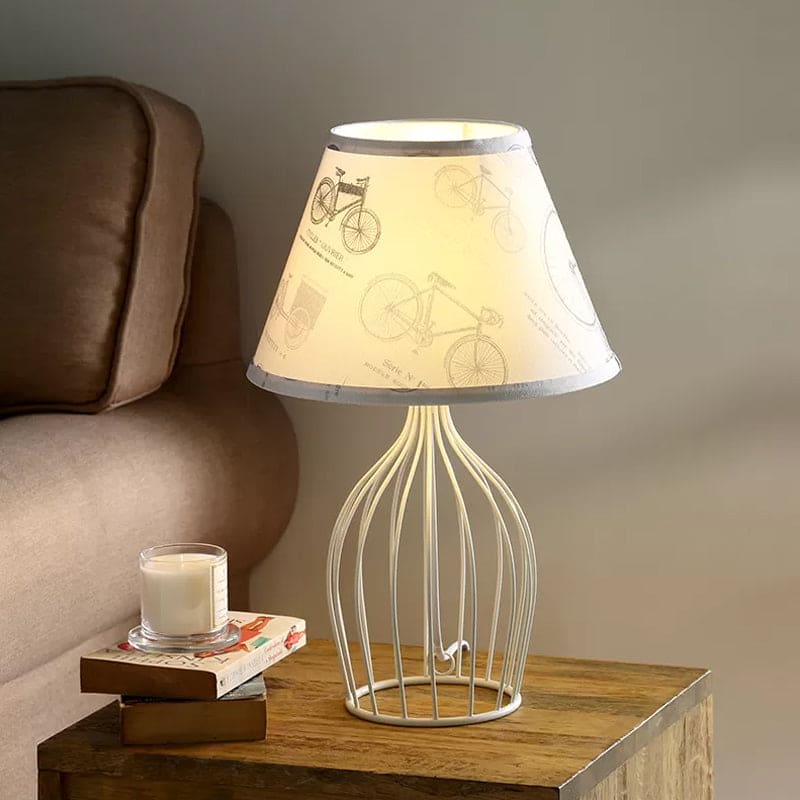 GloLight – traditionele kegelvormige tafellamp met metalen kooivoet