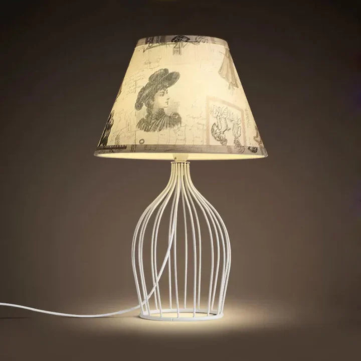 GloLight – traditionele kegelvormige tafellamp met metalen kooivoet