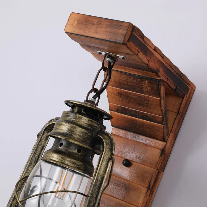 Austin vintage wandlamp – lantaarnstijl, bruin, metaal en hout