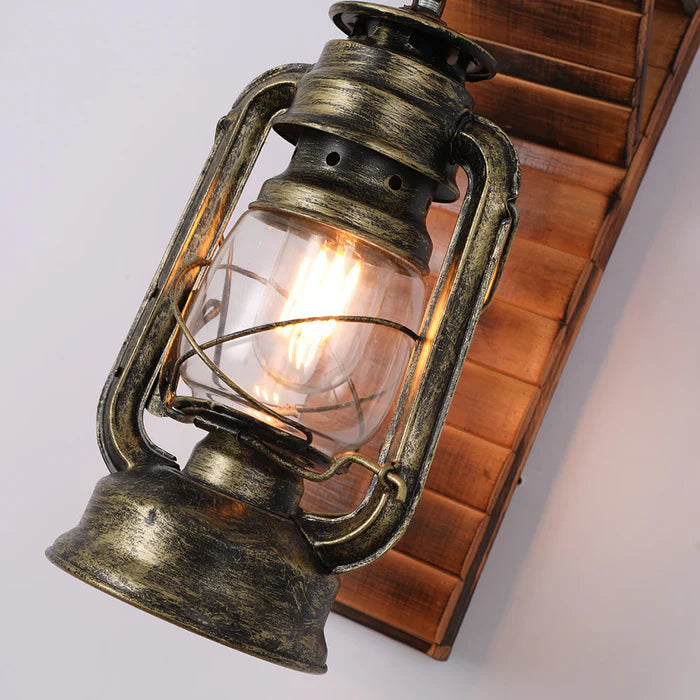 Austin vintage wandlamp – lantaarnstijl, bruin, metaal en hout