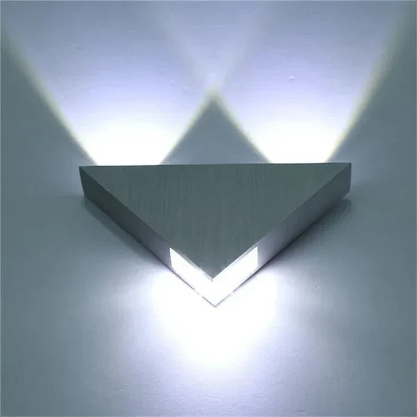 Prismshine - driehoekige wandlamp