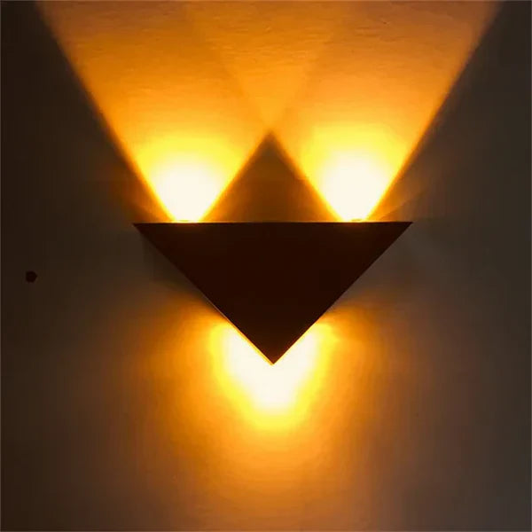 Prismshine - driehoekige wandlamp