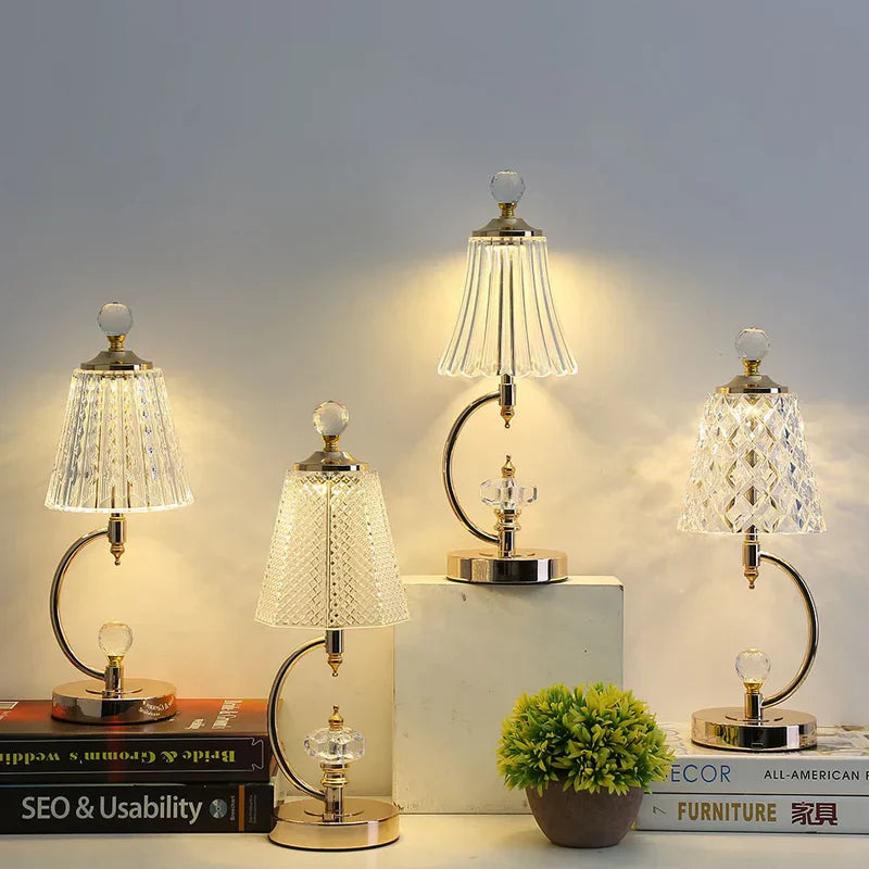 Vintage gouden kristallen tafellamp