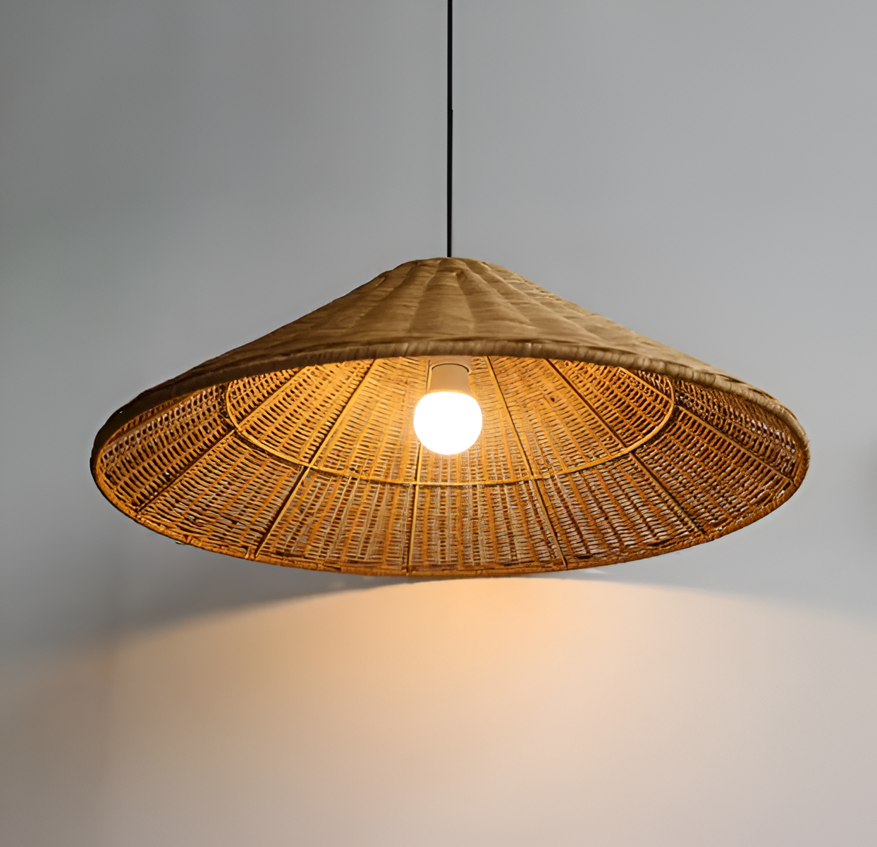 HatWicker hanglamp - hanglamp van bruin-beige kegelvormig rotan - naar beneden gericht licht