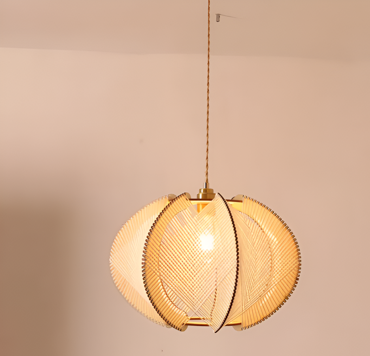 Kirei hanglamp - geometrische hanglamp van henneptouw en hout - wabi sabi verlichting