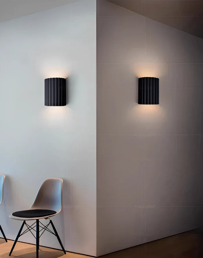 Gestreepte led wandlamp van kunsthars voor een moderne scandinavische sfeer