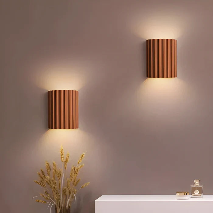 Gestreepte led wandlamp van kunsthars voor een moderne scandinavische sfeer