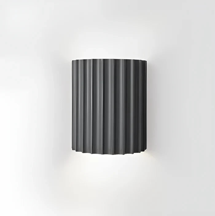 Gestreepte led wandlamp van kunsthars voor een moderne scandinavische sfeer