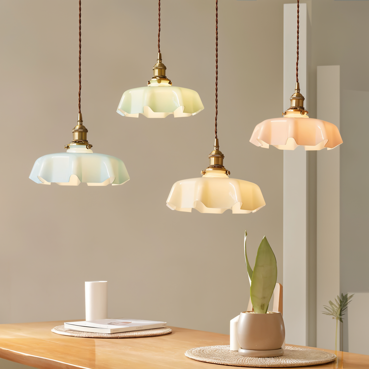 RetroTint hanglamp - bloemvormige led-hanglamp met crème glazen kap