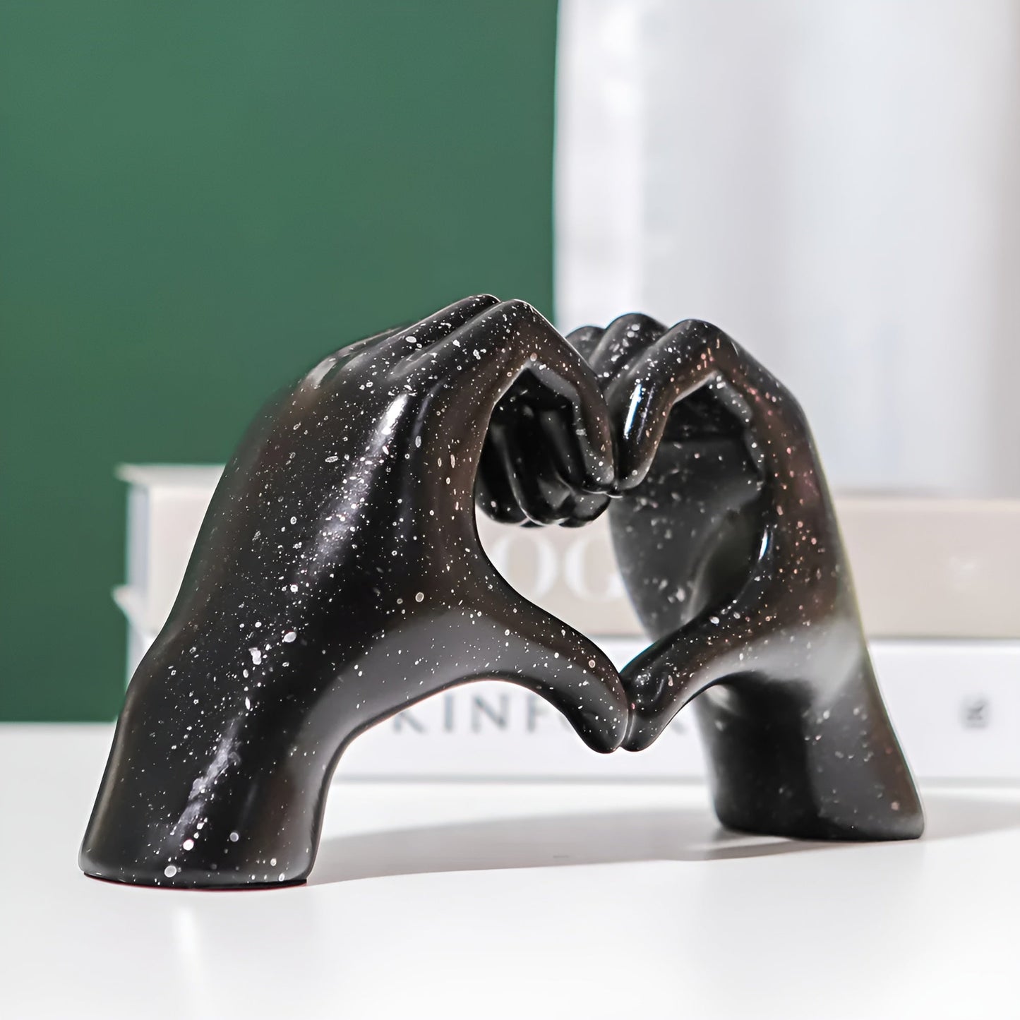 Sculpted Love - modern handheld liefdesfiguur voor tijdloze romantiek