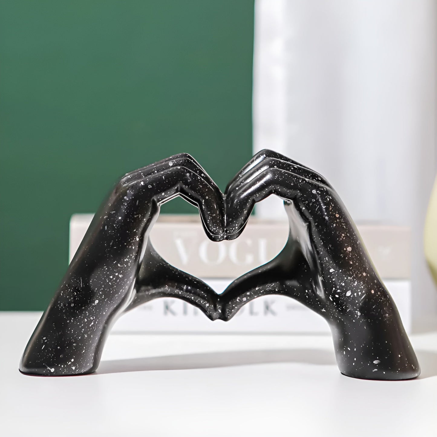 Sculpted Love - modern handheld liefdesfiguur voor tijdloze romantiek