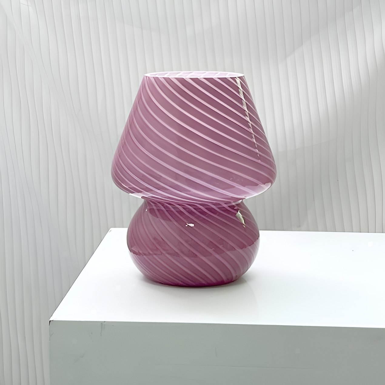 Striped Glow - een handgeblazen gestreepte glazen tafellamp