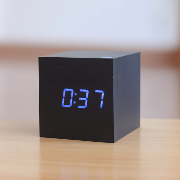 Digitale LED wekker - kubusklok - houten klok