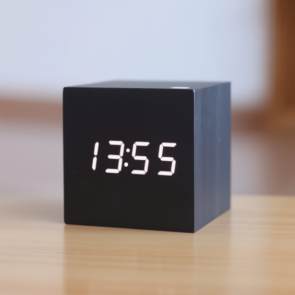 Digitale LED wekker - kubusklok - houten klok