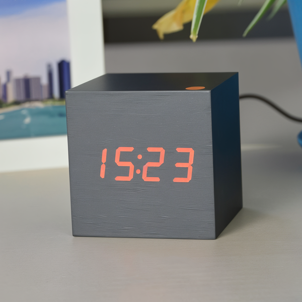 Digitale LED wekker - kubusklok - houten klok
