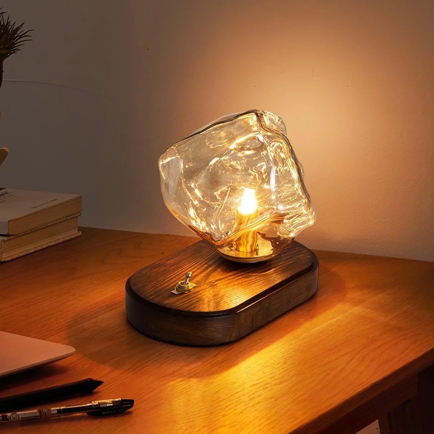 Glazen tafellamp van ijssteen