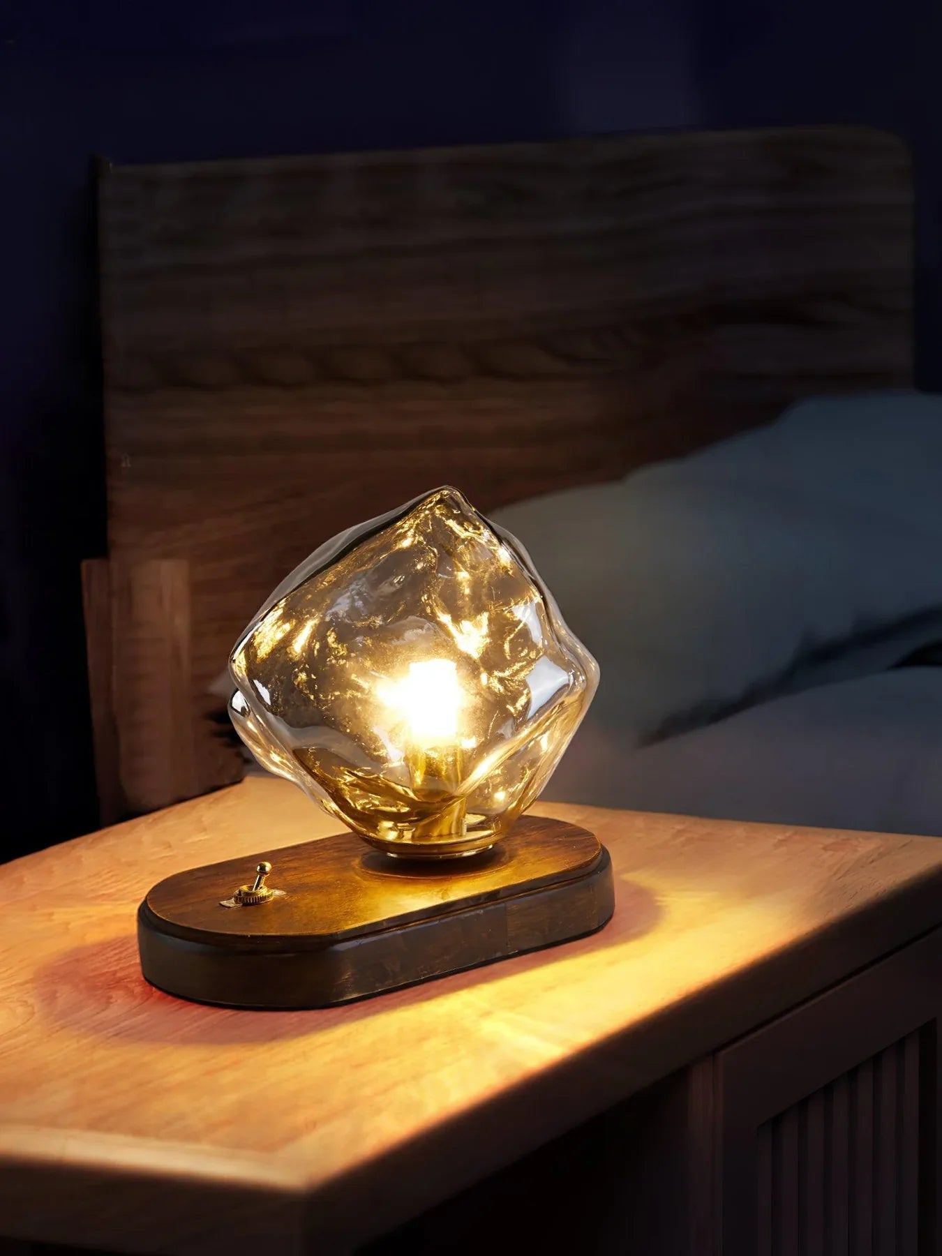 Glazen tafellamp van ijssteen