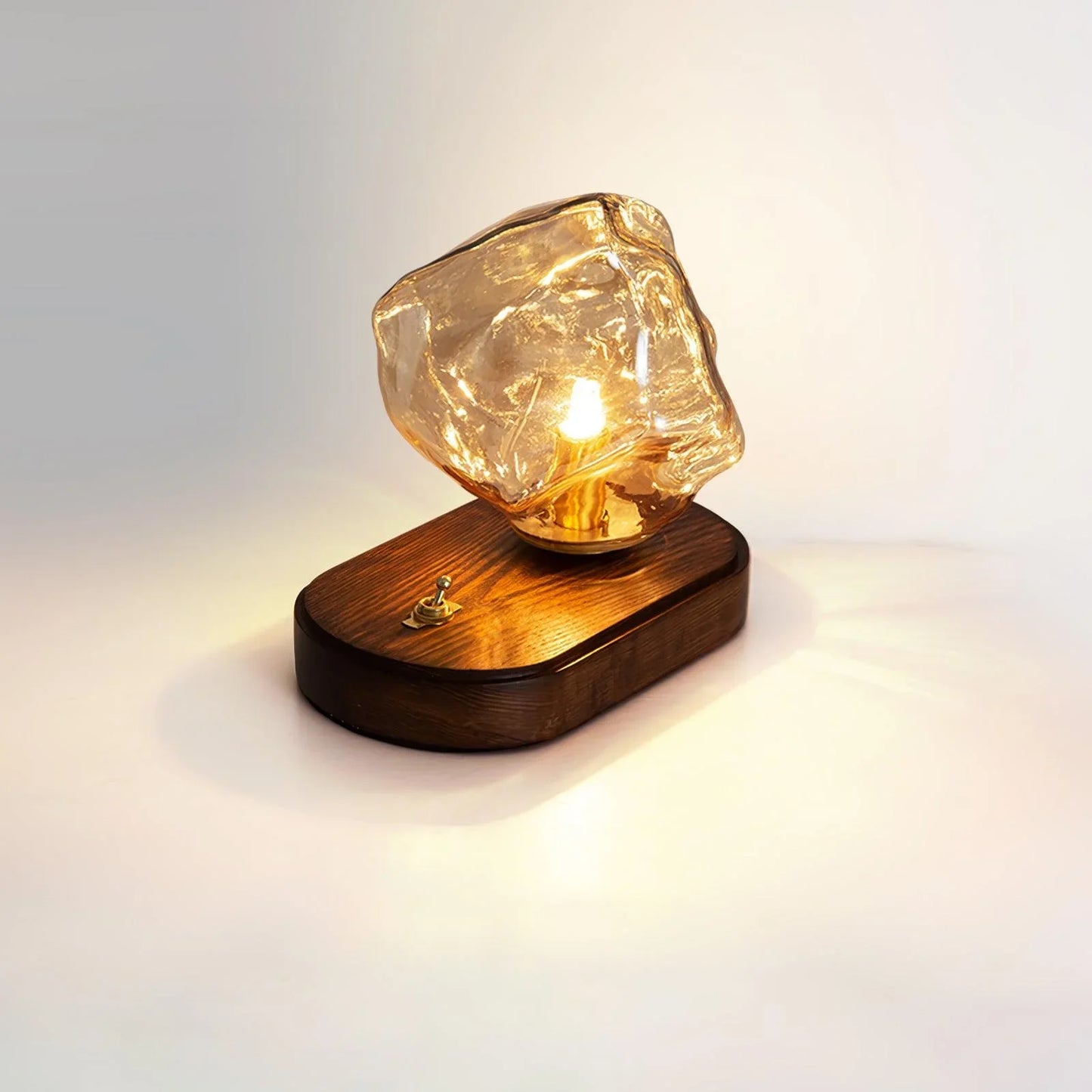 Glazen tafellamp van ijssteen