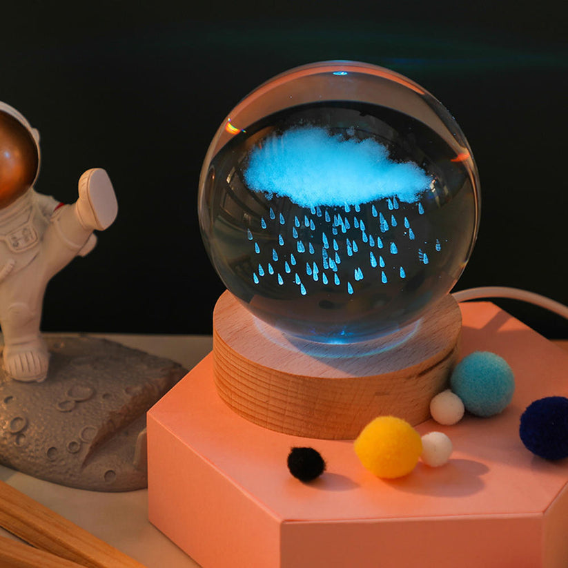 Gloeiende planeet galaxy astronaut kristallen bol nachtverlichting