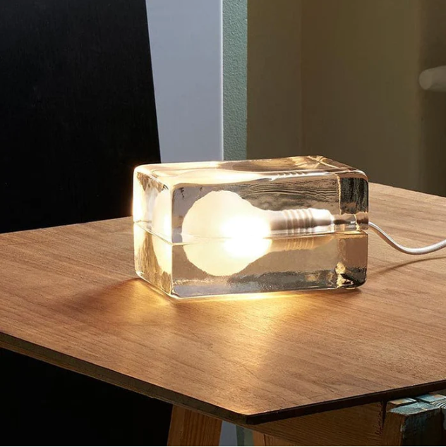 BrightCube - Minimalistische tafellamp met transparante glazen kubus