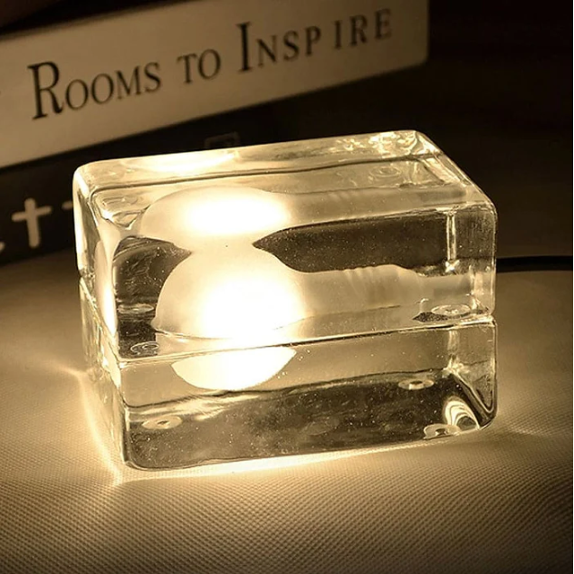 BrightCube - Minimalistische tafellamp met transparante glazen kubus