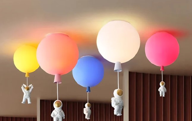 Astronova | Moderne LED-plafondlamp met maan- en astronautendesign