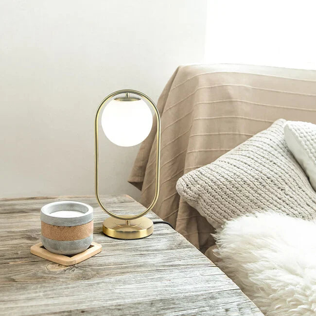 Gouden design tafellamp met matglas - gene