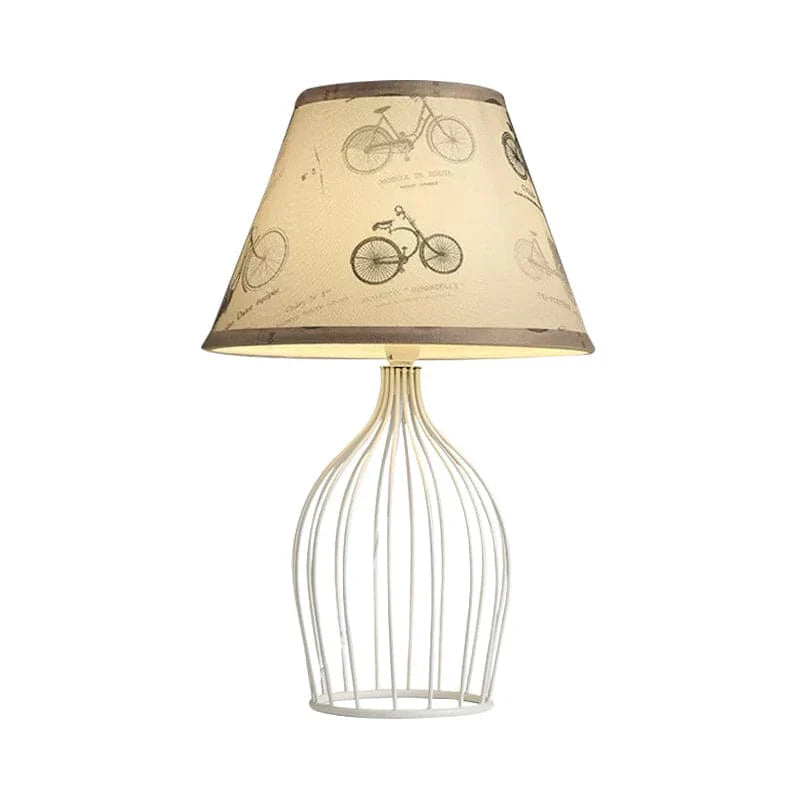 GloLight – traditionele kegelvormige tafellamp met metalen kooivoet