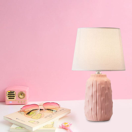 Eclat – design tafellamp met conische kap en cilindrische keramische voet