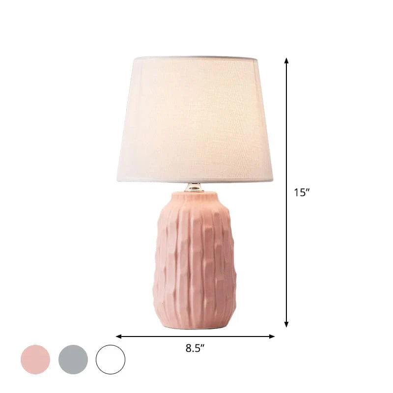 Eclat – design tafellamp met conische kap en cilindrische keramische voet