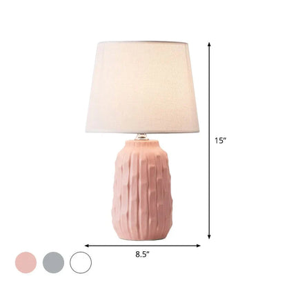 Eclat – design tafellamp met conische kap en cilindrische keramische voet