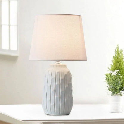 Eclat – design tafellamp met conische kap en cilindrische keramische voet