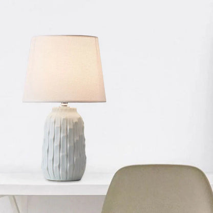 Eclat – design tafellamp met conische kap en cilindrische keramische voet
