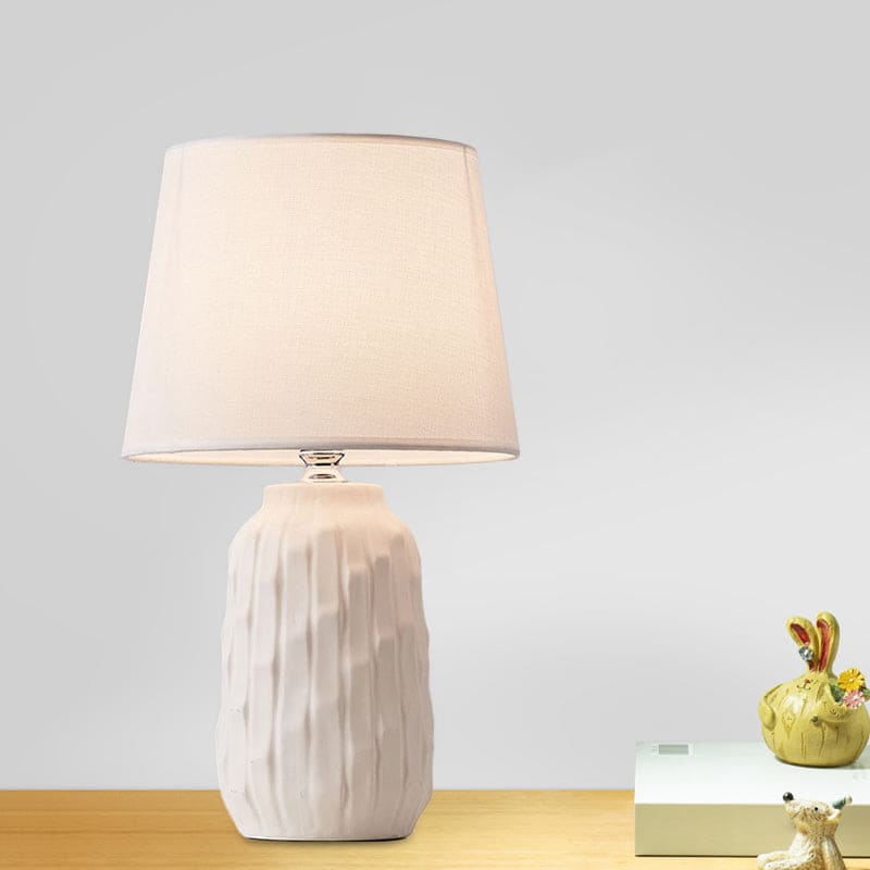 Eclat – design tafellamp met conische kap en cilindrische keramische voet