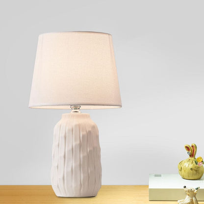 Eclat – design tafellamp met conische kap en cilindrische keramische voet
