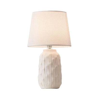 Eclat – design tafellamp met conische kap en cilindrische keramische voet