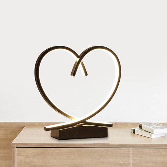 Heartwood - houten nachtkastje met een liefdevol hart