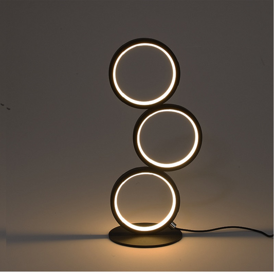 NinaLight – een gestapelde optische lamp met lopende sok