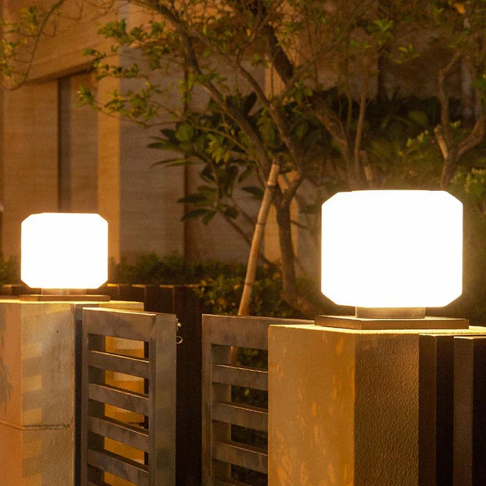 SolLicht | witte Scandinavische buitenlamp op zonne-energie