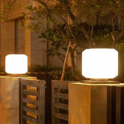 SolLicht | witte Scandinavische buitenlamp op zonne-energie