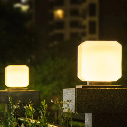 SolLicht | witte Scandinavische buitenlamp op zonne-energie