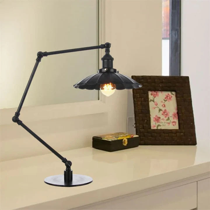 Lichtstijl – verstelbare vintage lamp met gevormde metalen kap