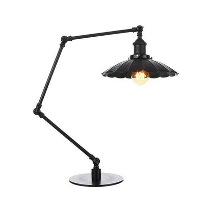 Lichtstijl – verstelbare vintage lamp met gevormde metalen kap