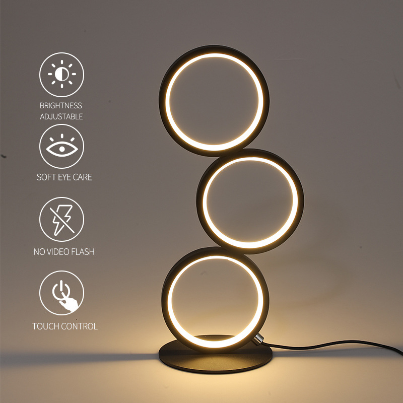 NinaLight – een gestapelde optische lamp met lopende sok