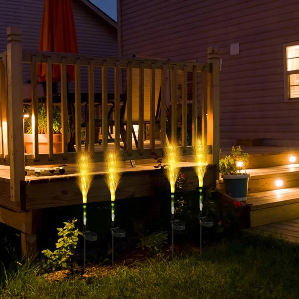 Zonne-rieten tuinverlichting buiten decoratief