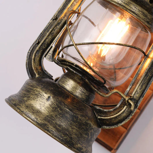 Austin vintage wandlamp – lantaarnstijl, bruin, metaal en hout