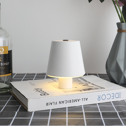 Irisglow – tafellamp met uitlopende voet in hertenvaas