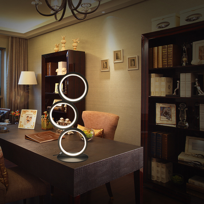 NinaLight – een gestapelde optische lamp met lopende sok