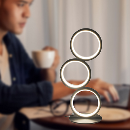 NinaLight – een gestapelde optische lamp met lopende sok